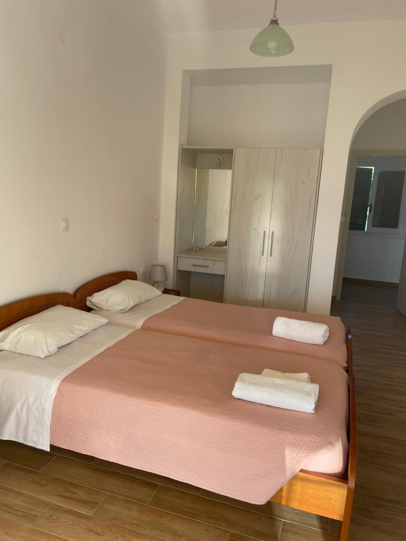Nafsika Apartments Agios Georgios Pagon Esterno foto